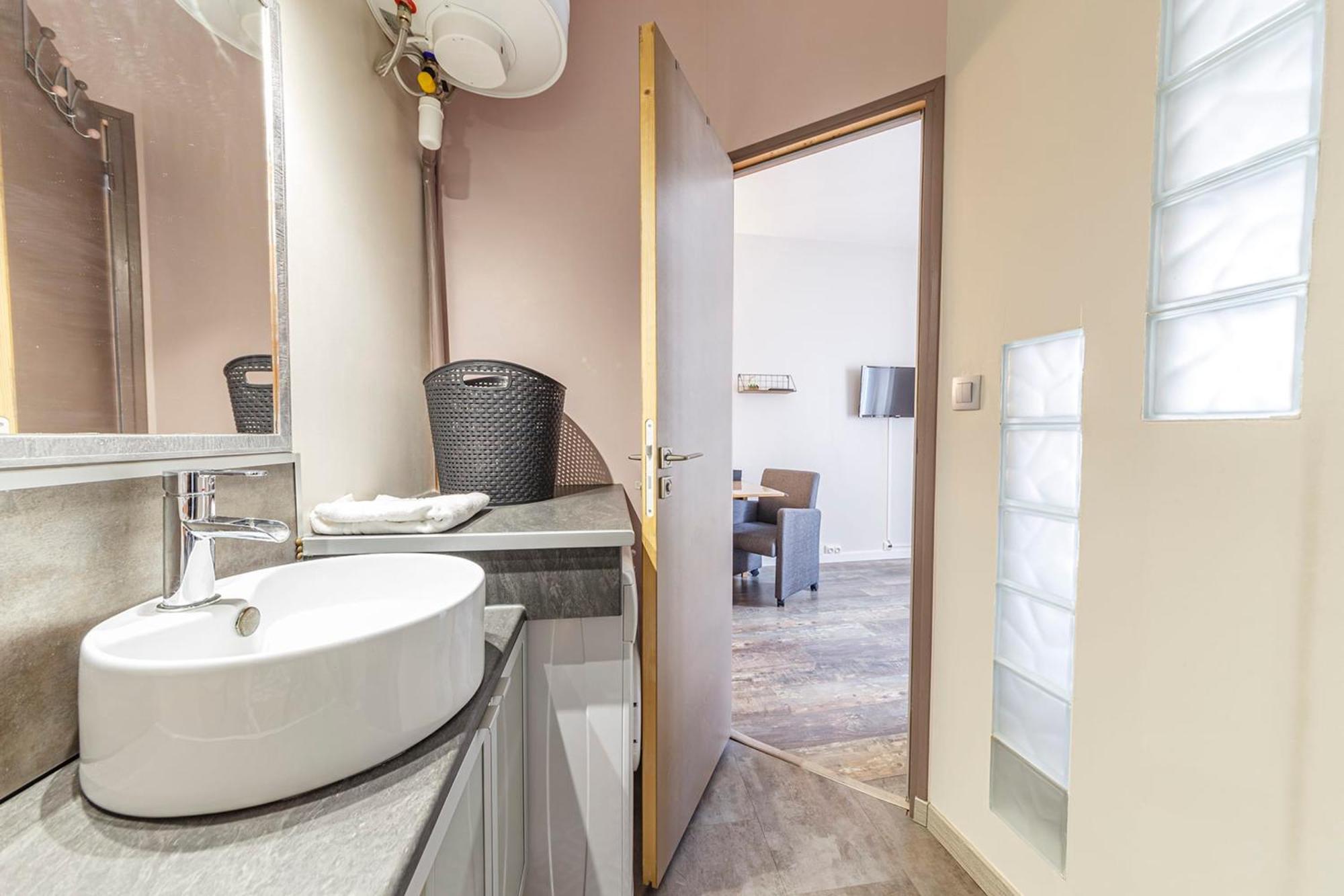 Le Garnier - Studio Au Coeur De La Doutre Apartment อองเชร์ ภายนอก รูปภาพ